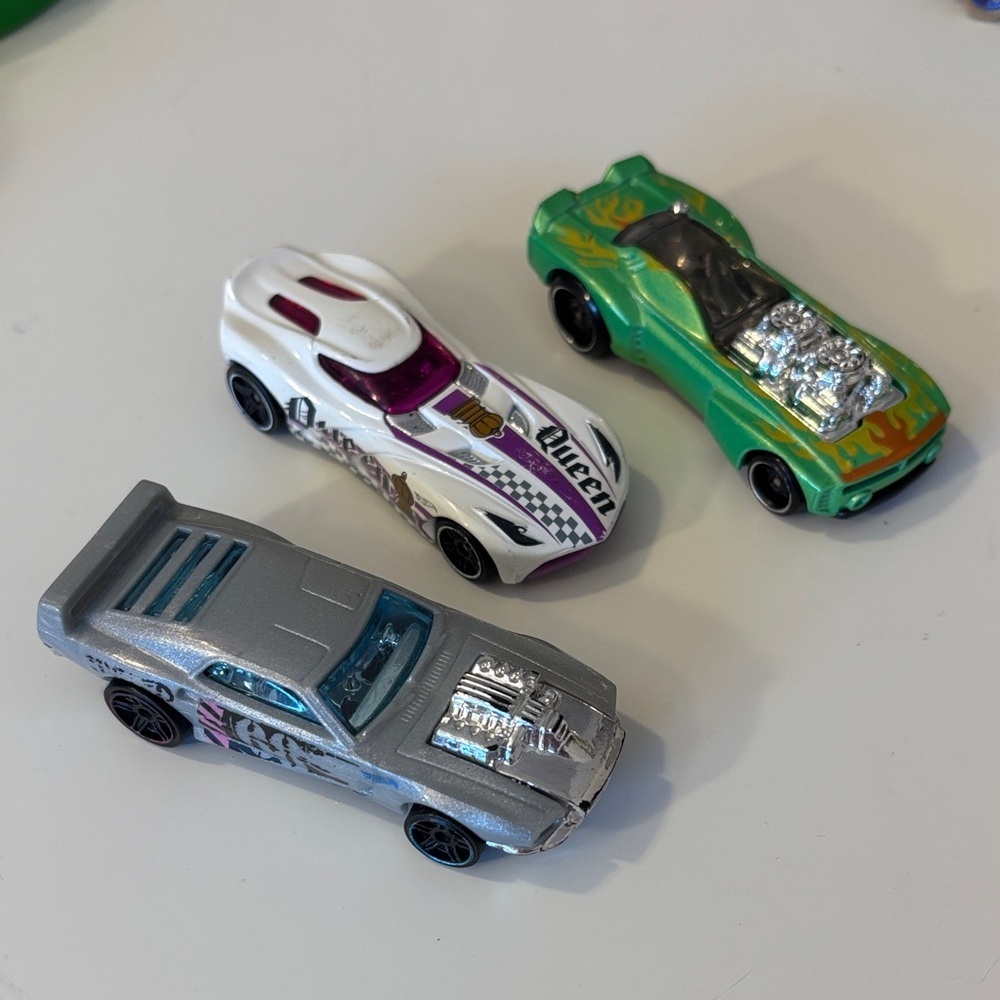 Set of three hot wheels cars queen Rodger dodger rivited